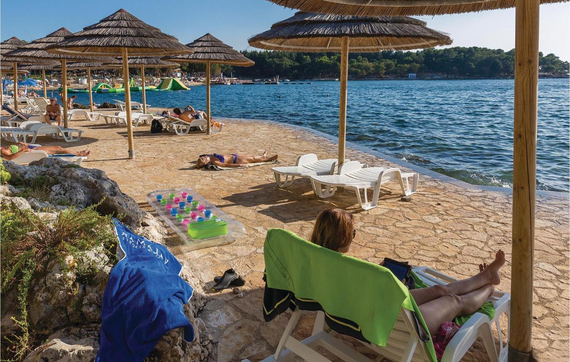 Awesome Home In Porec With House Sea View Εξωτερικό φωτογραφία
