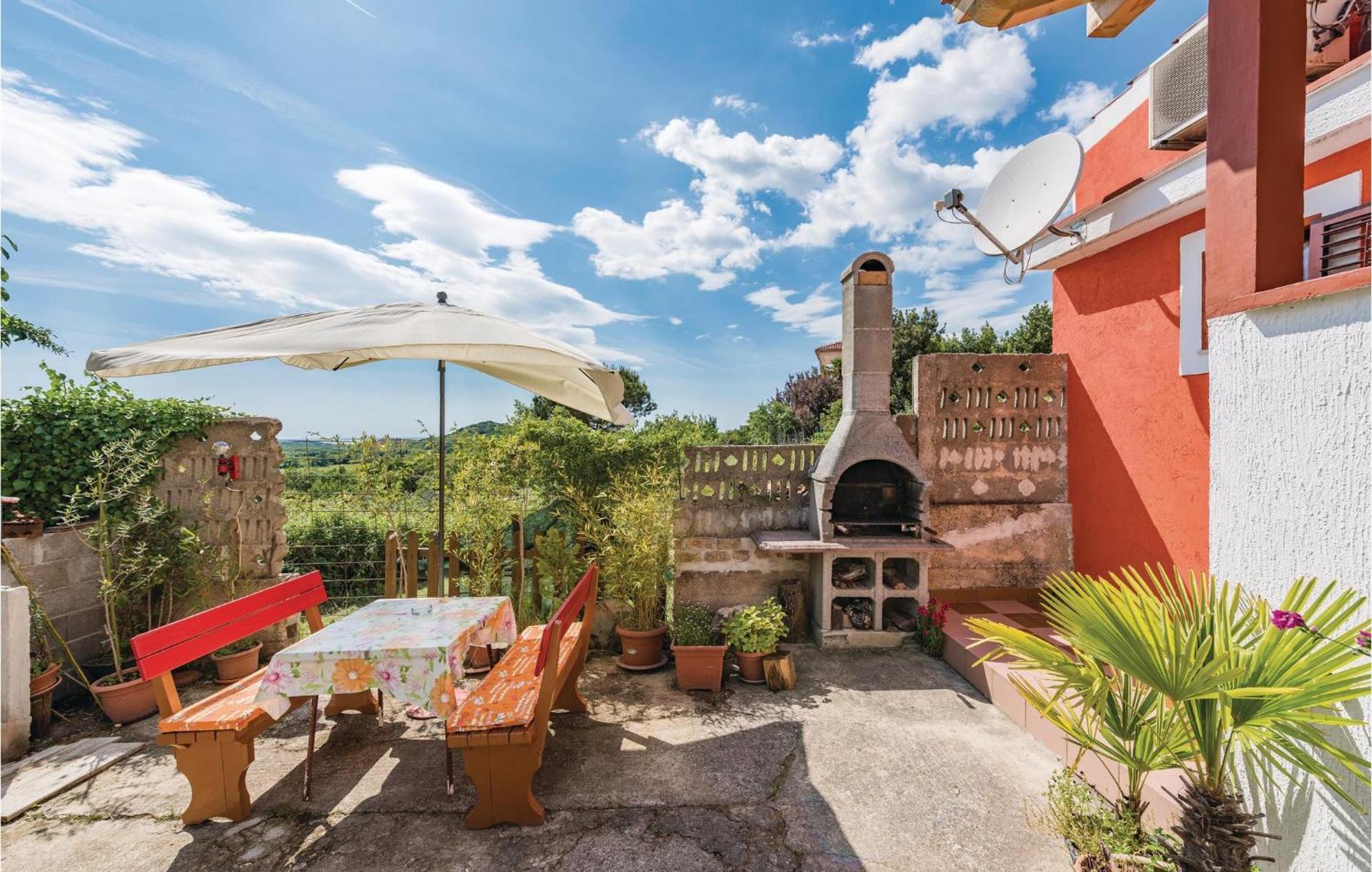 Awesome Home In Porec With House Sea View Εξωτερικό φωτογραφία