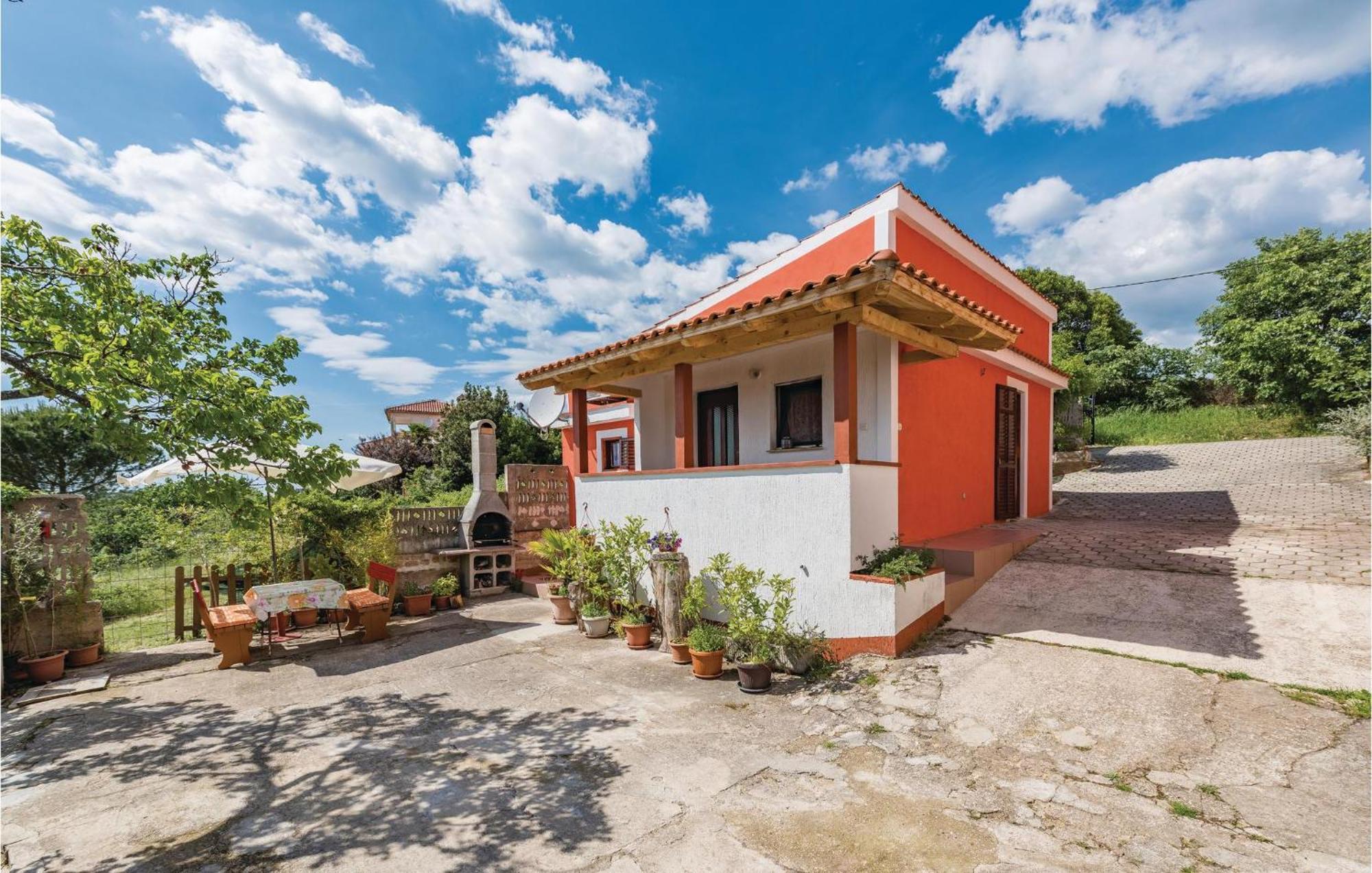 Awesome Home In Porec With House Sea View Εξωτερικό φωτογραφία
