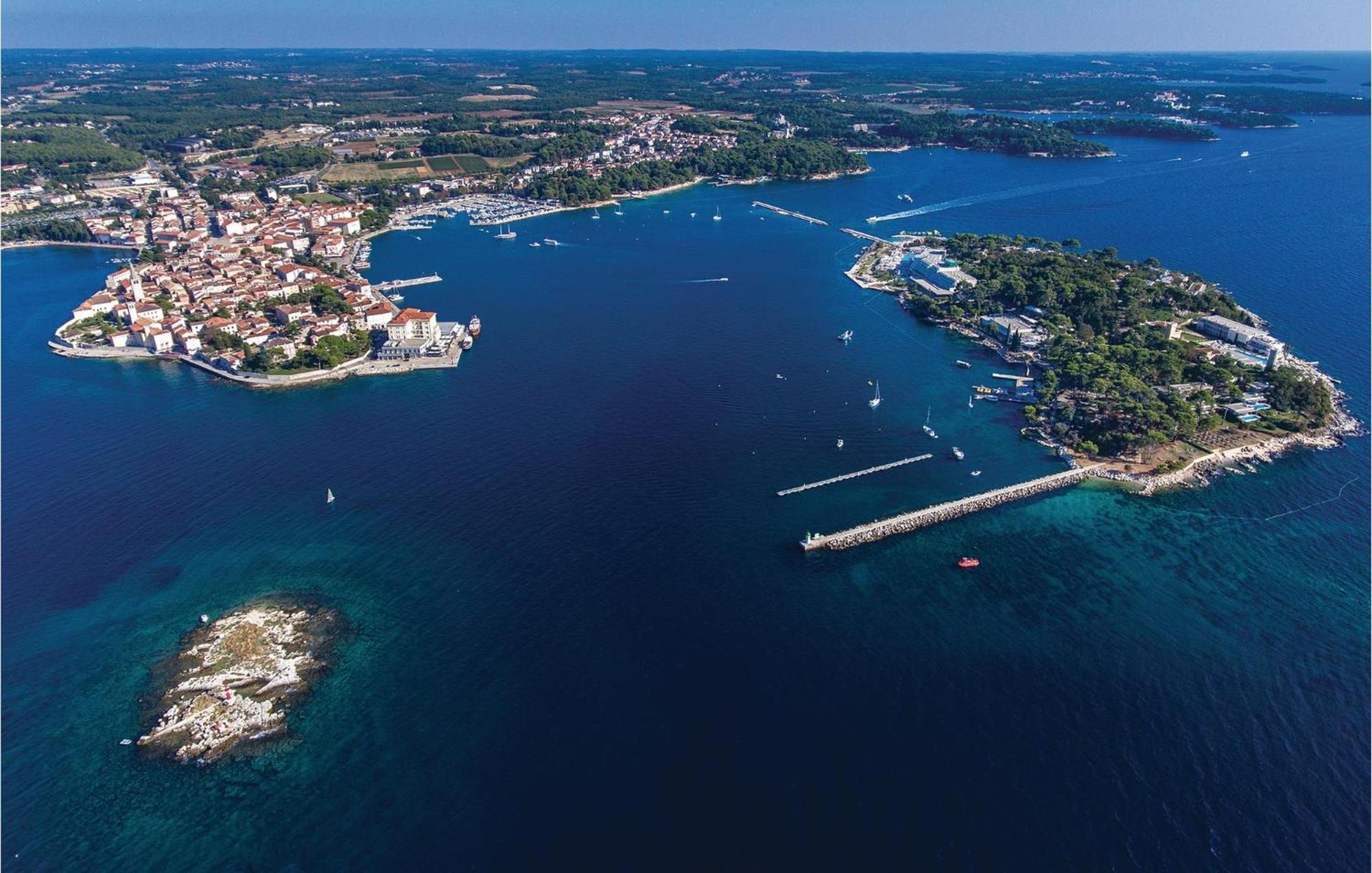Awesome Home In Porec With House Sea View Εξωτερικό φωτογραφία
