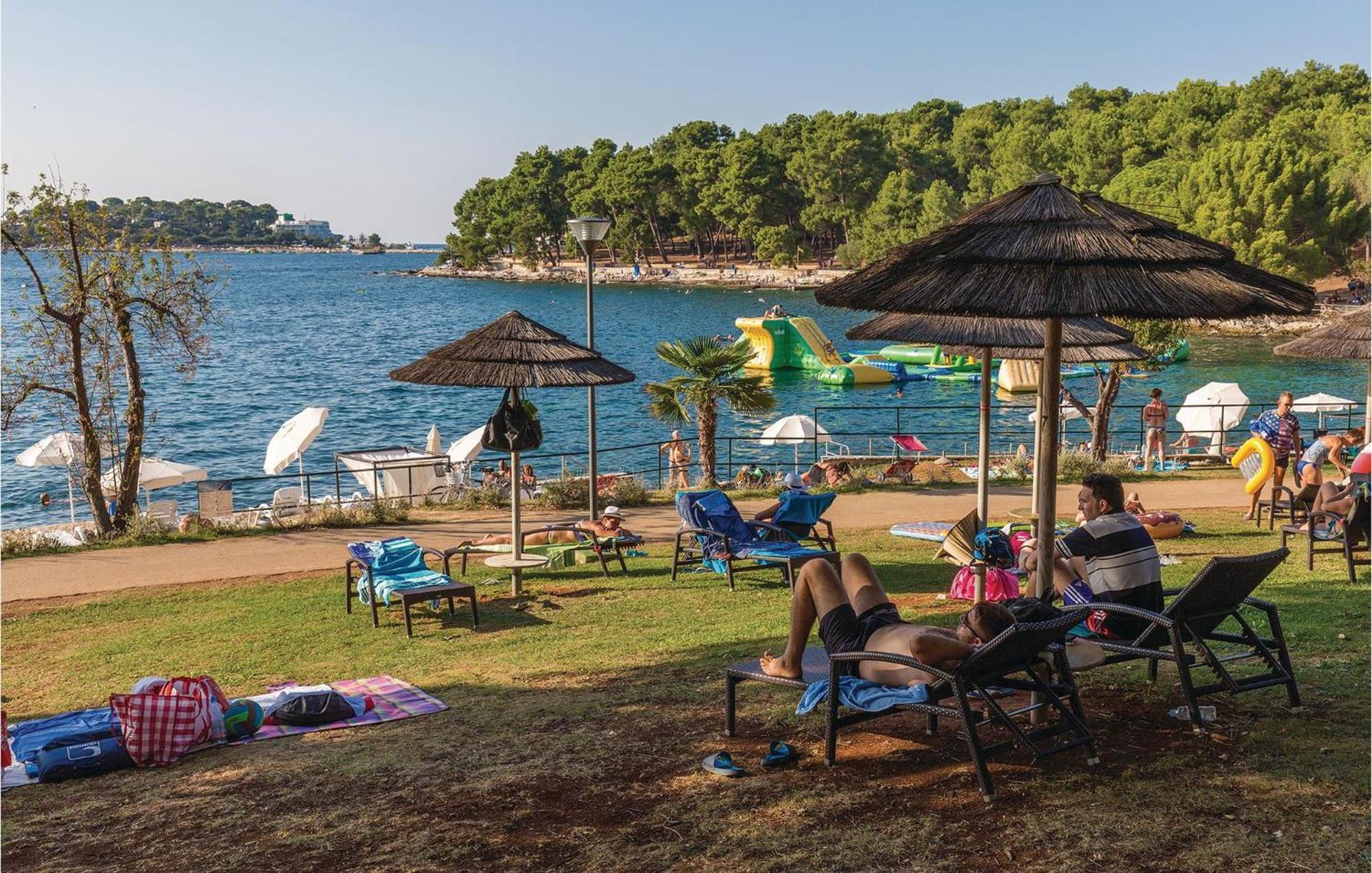 Awesome Home In Porec With House Sea View Εξωτερικό φωτογραφία